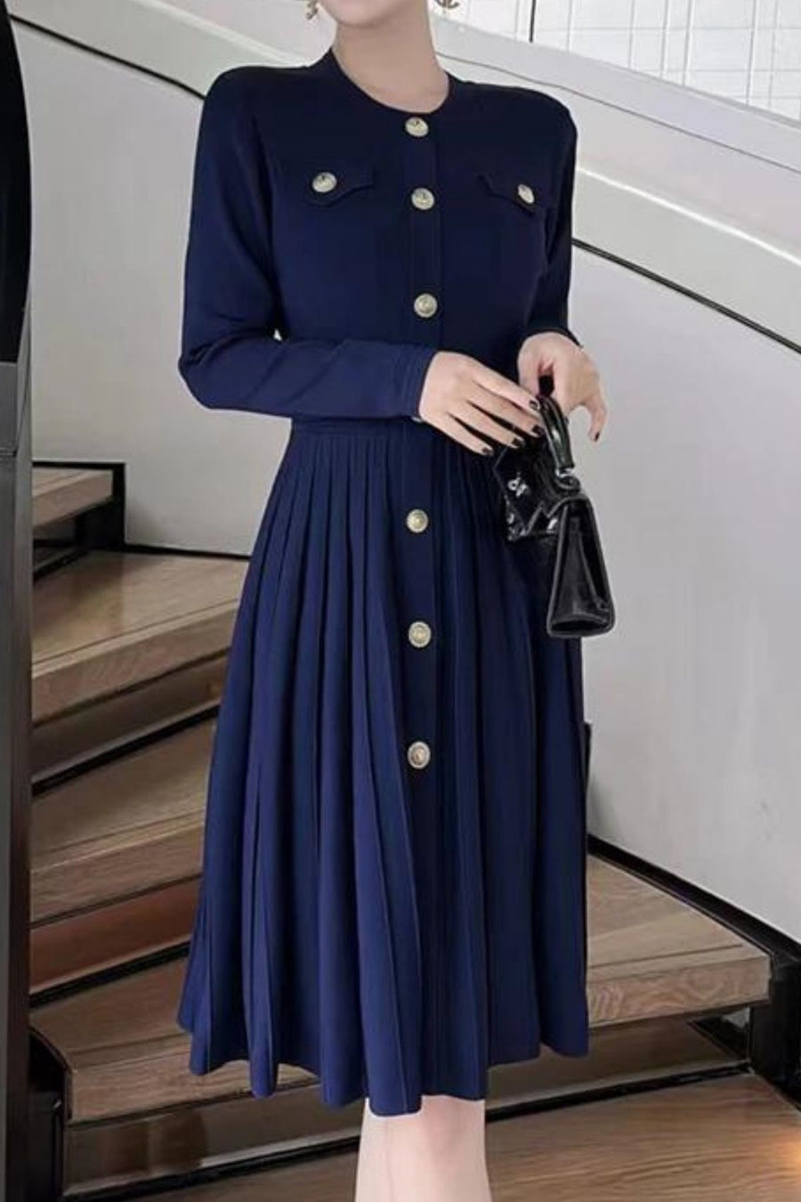 High quality plain pleated long sleeve dress with knee-length buttons