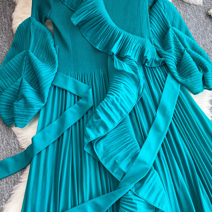 High quality pleated dress, V-neck, long lantern sleeves, elastic laces, oversized ruffles