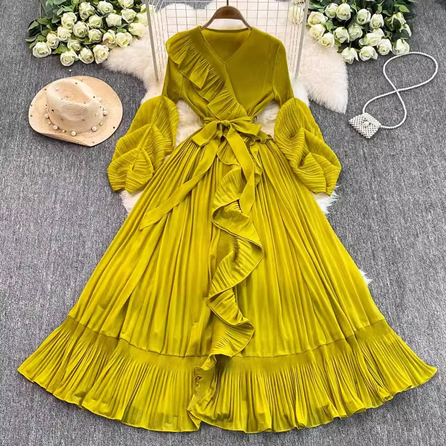 High quality pleated dress, V-neck, long lantern sleeves, elastic laces, oversized ruffles