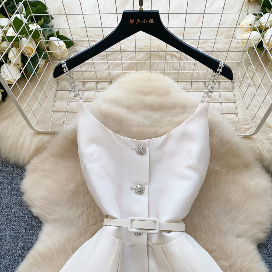 High-quality A-line dress with straps, V-neck, sleeveless, elegant fitted waist