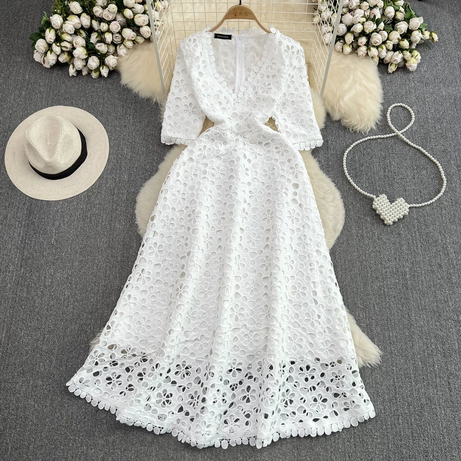 Elegant long white dress with V-necklines and three-quarter sleeves of high quality