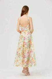 Long dress with open back and sexy A-line cut with high-quality flowers and embroidered lace