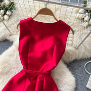 Sleeveless A-line dress with a high waist, perfect for travel, with a high-quality fitted cut.