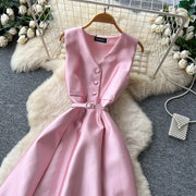 Sleeveless A-line dress with a high waist, perfect for travel, with a high-quality fitted cut.