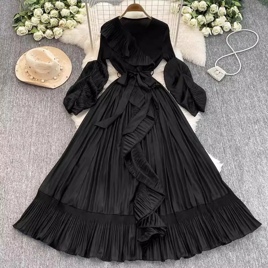 High quality pleated dress, V-neck, long lantern sleeves, elastic laces, oversized ruffles