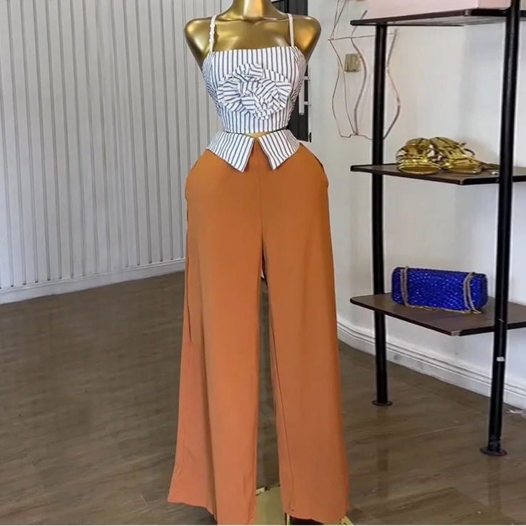 Short two-piece set with striped straps and floral appliqués, wide-legged pants