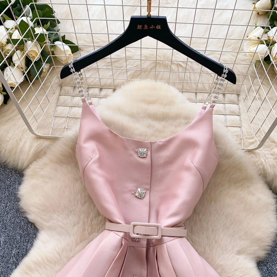 High-quality A-line dress with straps, V-neck, sleeveless, elegant fitted waist