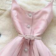 High-quality A-line dress with straps, V-neck, sleeveless, elegant fitted waist