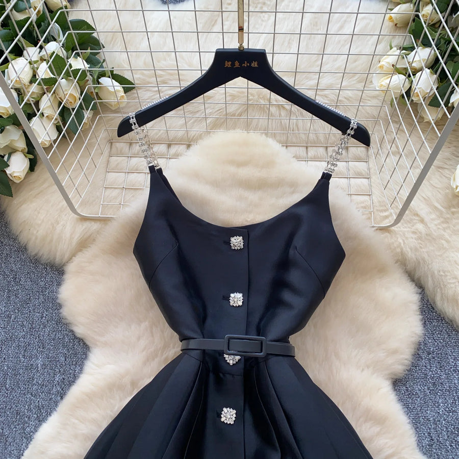 High-quality A-line dress with straps, V-neck, sleeveless, elegant fitted waist
