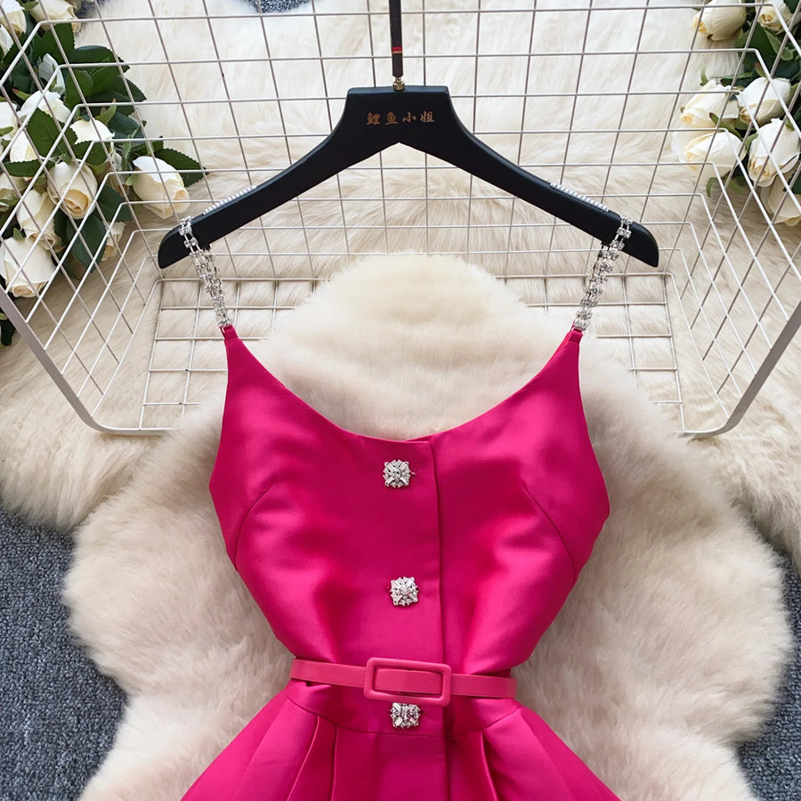 High-quality A-line dress with straps, V-neck, sleeveless, elegant fitted waist
