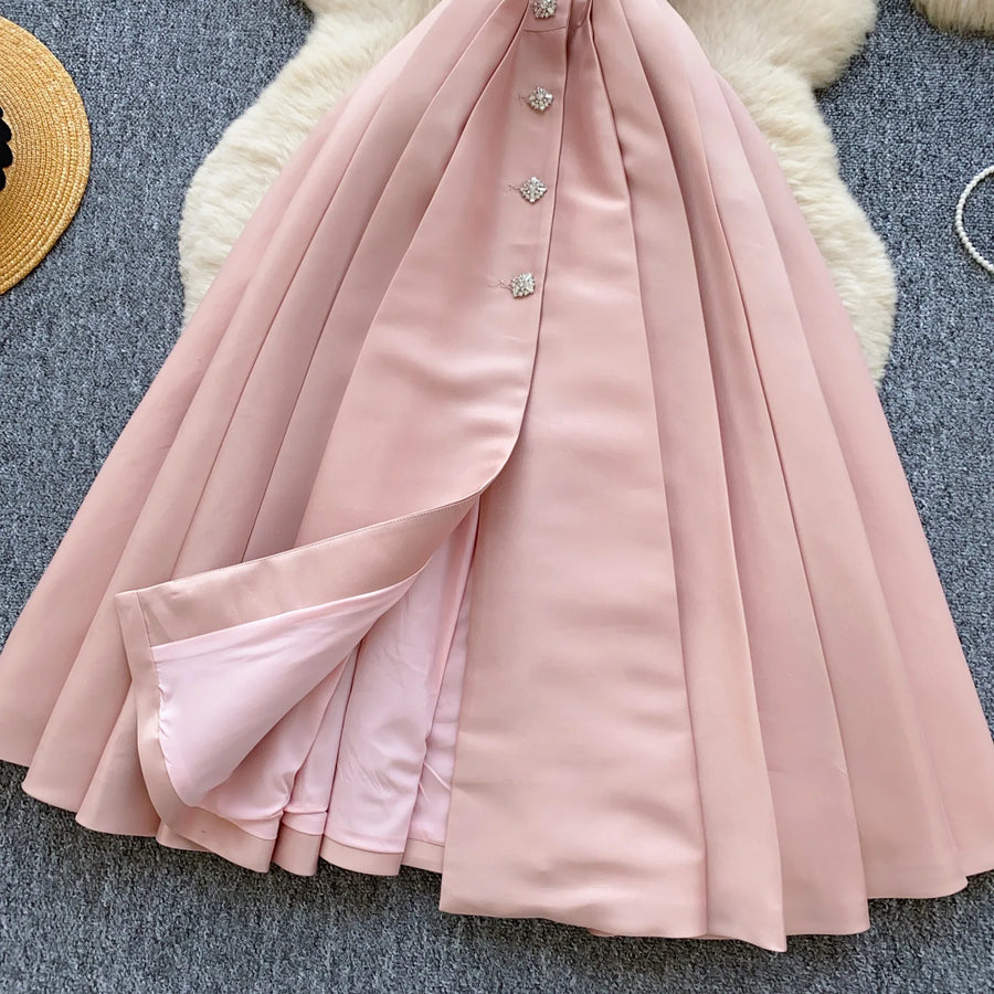High-quality A-line dress with straps, V-neck, sleeveless, elegant fitted waist