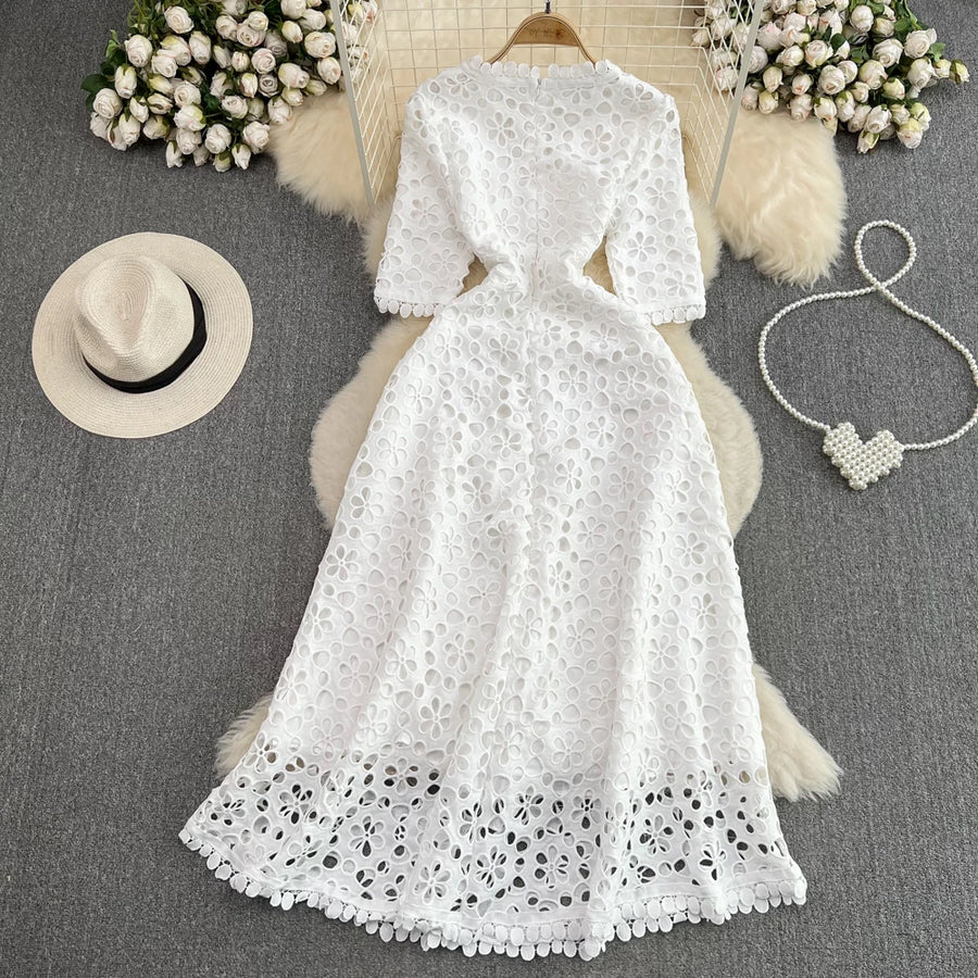 Elegant long white dress with V-necklines and three-quarter sleeves of high quality