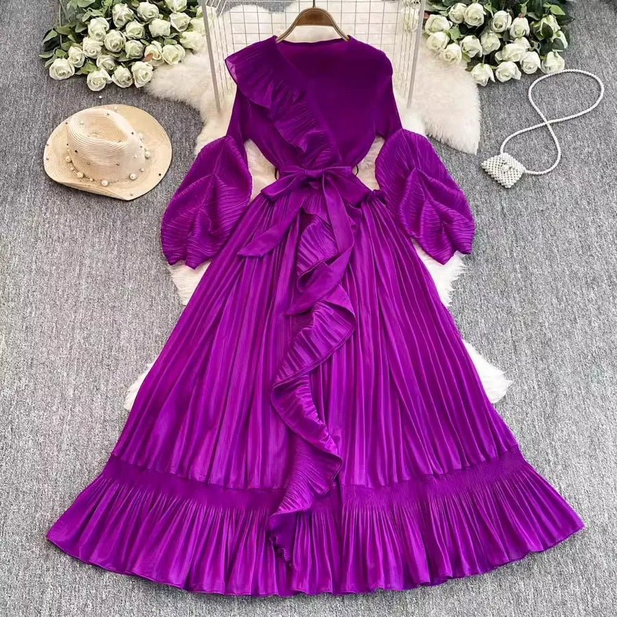 High quality pleated dress, V-neck, long lantern sleeves, elastic laces, oversized ruffles