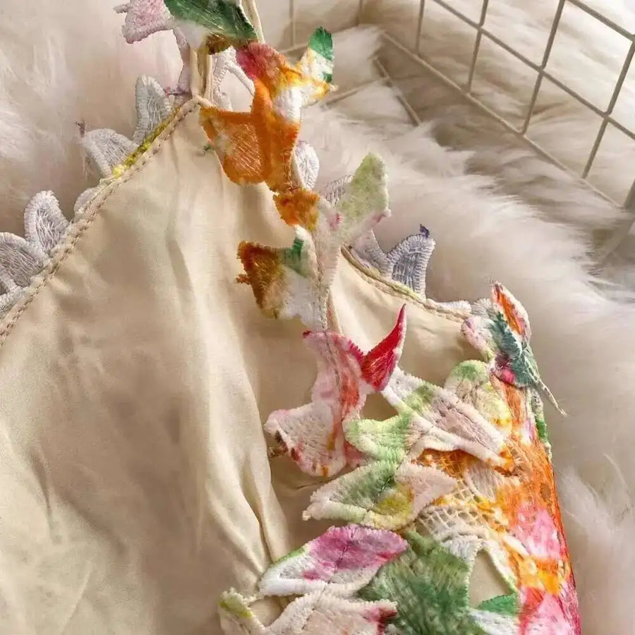 Long dress with open back and sexy A-line cut with high-quality flowers and embroidered lace