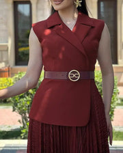 Elegant Sleeveless Dress with Fitted Neckline and High-Quality Sheer Mesh Patch