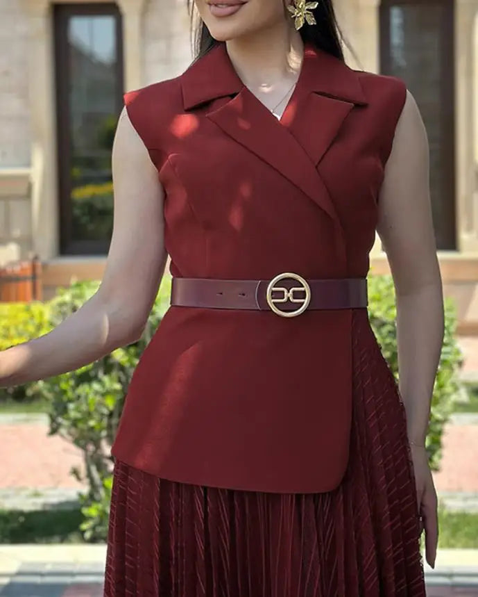 Elegant Sleeveless Dress with Fitted Neckline and High-Quality Sheer Mesh Patch