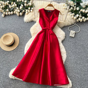 Sleeveless A-line dress with a high waist, perfect for travel, with a high-quality fitted cut.
