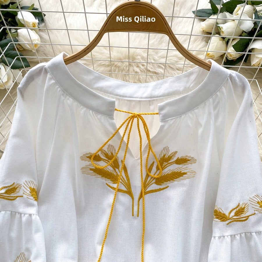 Retro Ethnic Heavy Embroidery Belted round Ne Lantern Sve irt Women Loose Casual Top Faionable Base irt