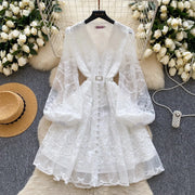 Luxury French white lace dress mesh stitching, pearl buttons, high quality belt