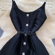 High-quality A-line dress with straps, V-neck, sleeveless, elegant fitted waist