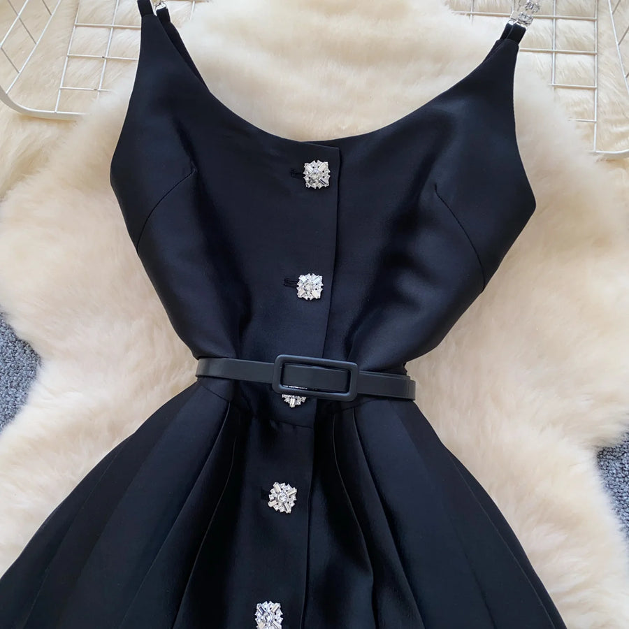 High-quality A-line dress with straps, V-neck, sleeveless, elegant fitted waist