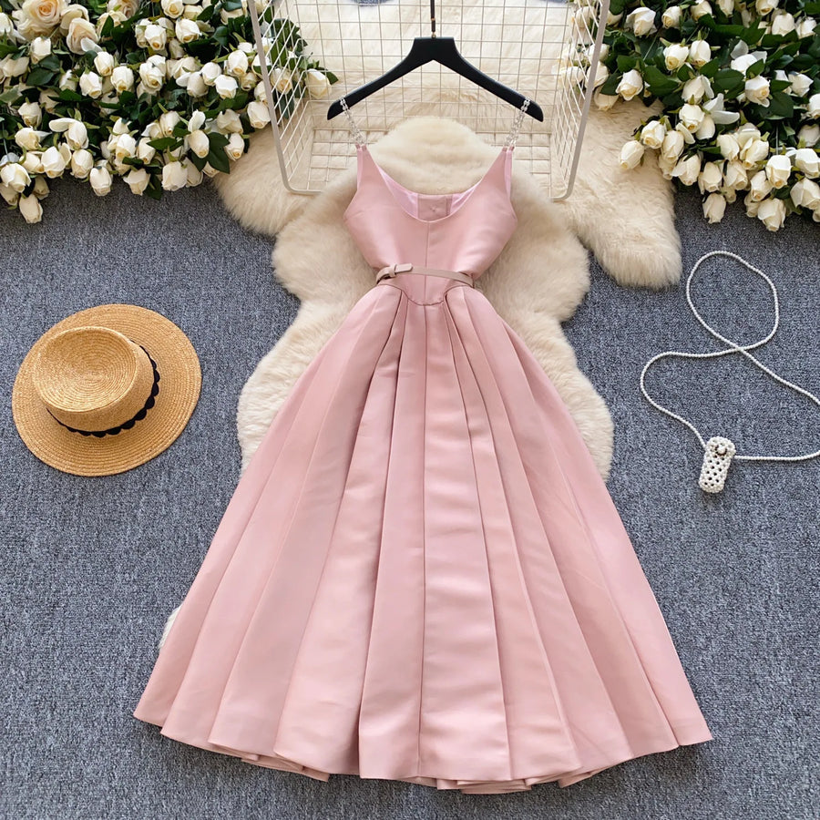 High-quality A-line dress with straps, V-neck, sleeveless, elegant fitted waist
