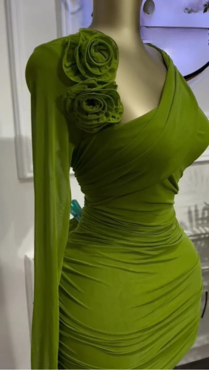 Long-sleeved floral appliqué slash neck ruched bodycon midi dress