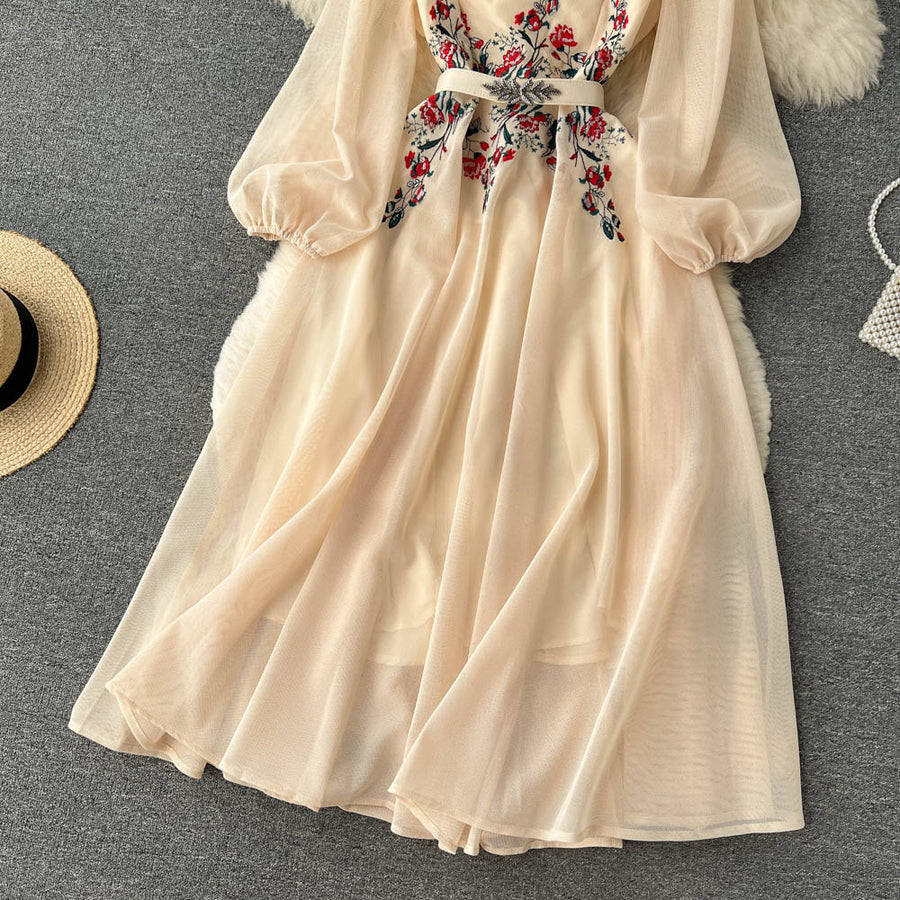 Elegant dress with flower embroidery O-neck and long puff sleeves and high quality belt