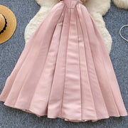 High-quality A-line dress with straps, V-neck, sleeveless, elegant fitted waist