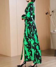 Long sleeve long dress with print and high quality belt