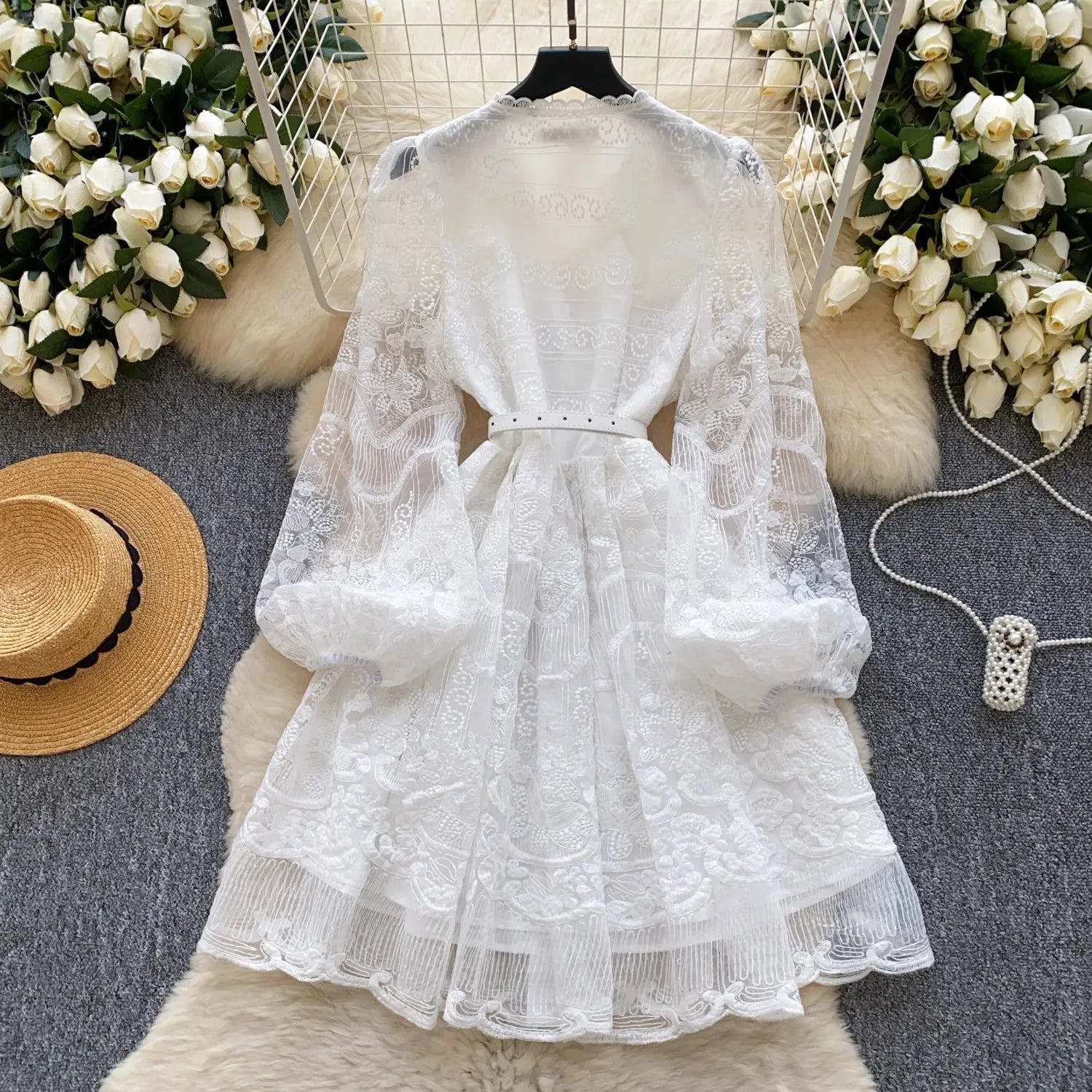 Luxury French white lace dress mesh stitching, pearl buttons, high quality belt