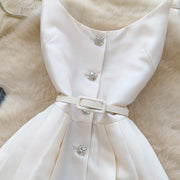 High-quality A-line dress with straps, V-neck, sleeveless, elegant fitted waist