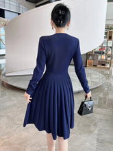 High quality plain pleated long sleeve dress with knee-length buttons