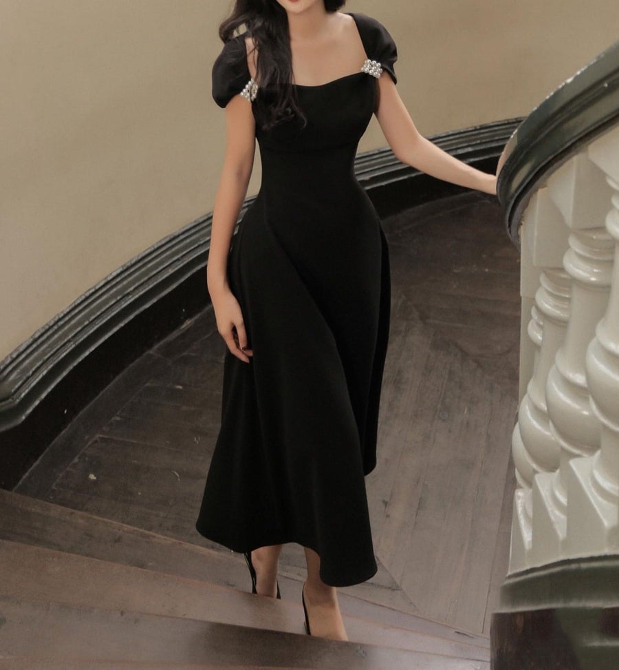 Elegant Black midi dress with high quality shoulder detail Black / S Elegant Black midi dress with high quality shoulder detail Black / S