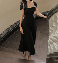 Elegant black midi dress with high quality shoulder detail