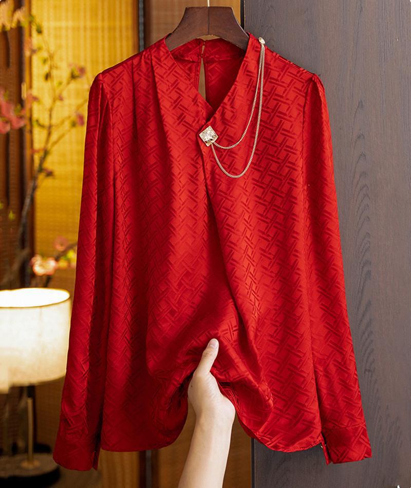 Red long-sleeved silk jacquard shirt with high-quality collar detail