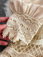 High Quality Lace Round Neck Lantern Sleeve Hook Flower Vintage Dress