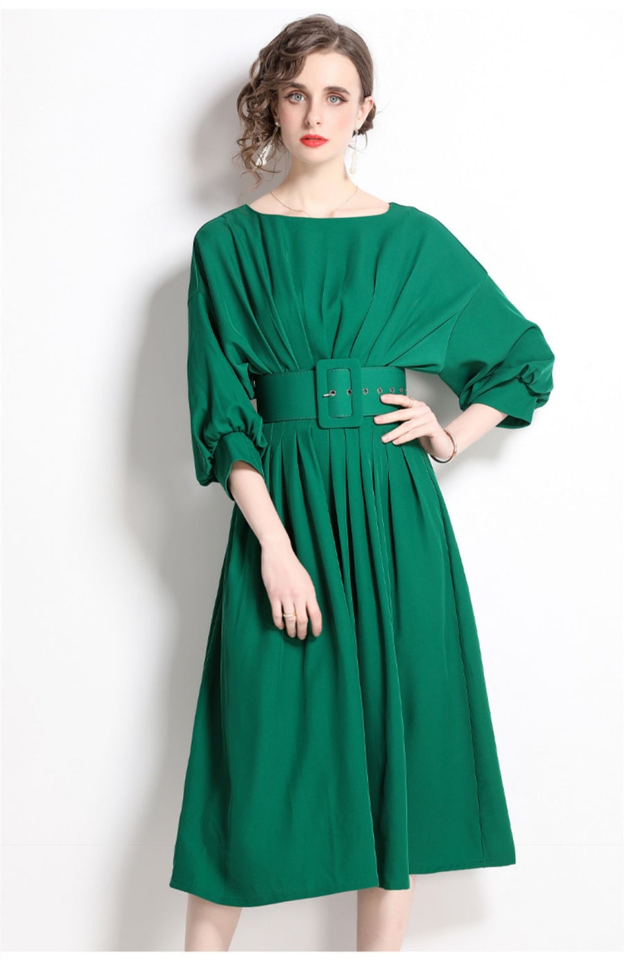 Elegant long sleeved dress with high quality belt