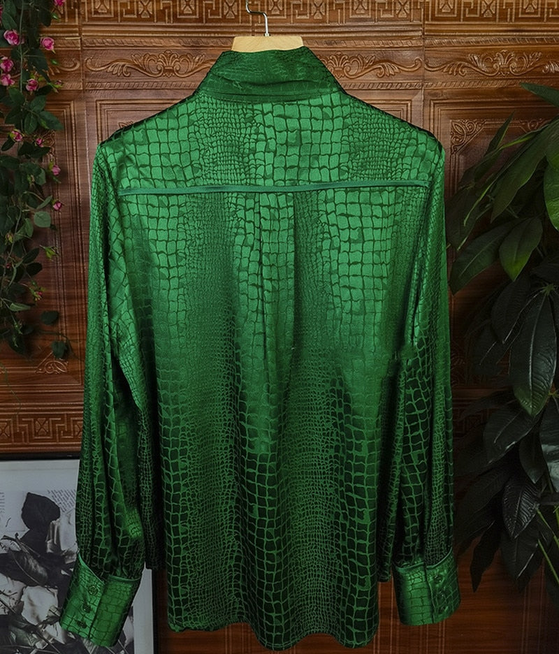 Green silk long-sleeved shirt with high-quality ties