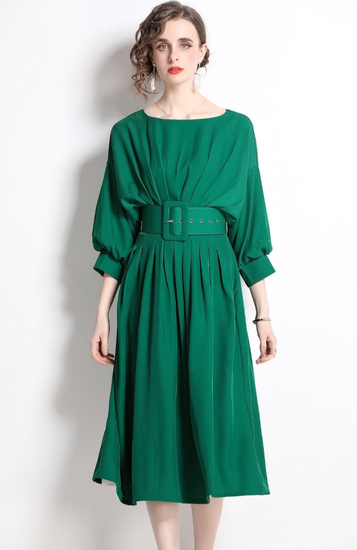 Elegant long sleeved dress with high quality belt