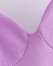 Short blouse with thin straps, open back, in purple, white and black