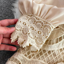 High Quality Lace Round Neck Lantern Sleeve Hook Flower Vintage Dress