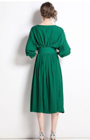 Elegant long sleeved dress with high quality belt