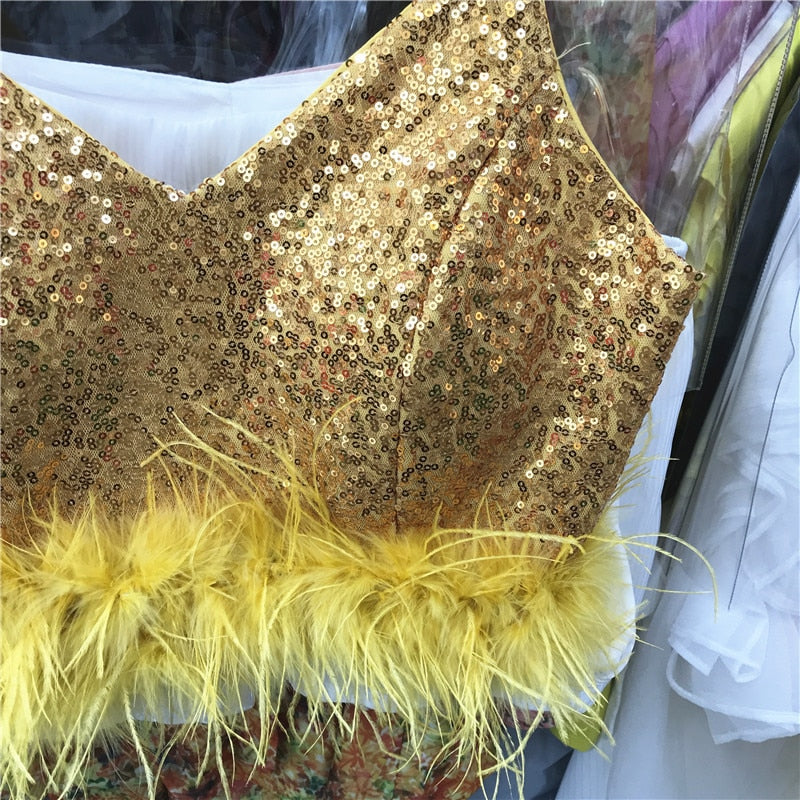 Short blouse with sequins and feathers in various colors