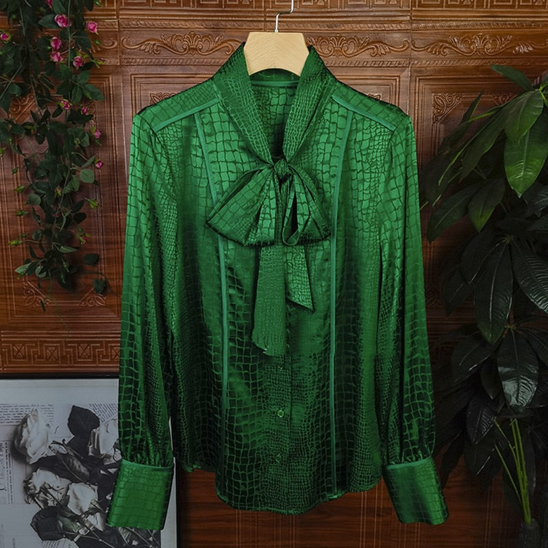 Green silk long-sleeved shirt with high-quality ties